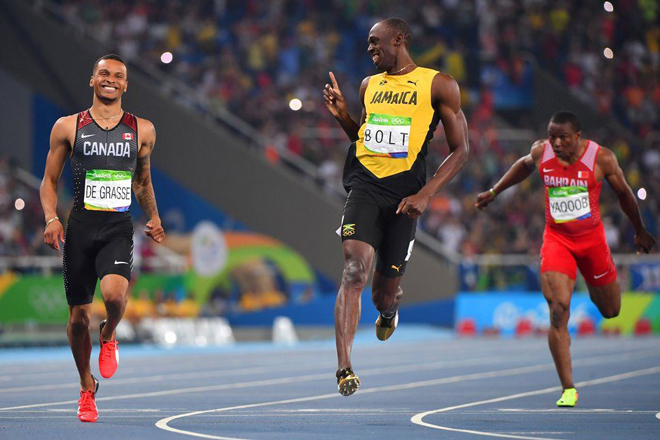 Andre De Grasse (trái) có cơ hội giành HCV 100m khi Usain Bolt (phải) đã giải nghệ