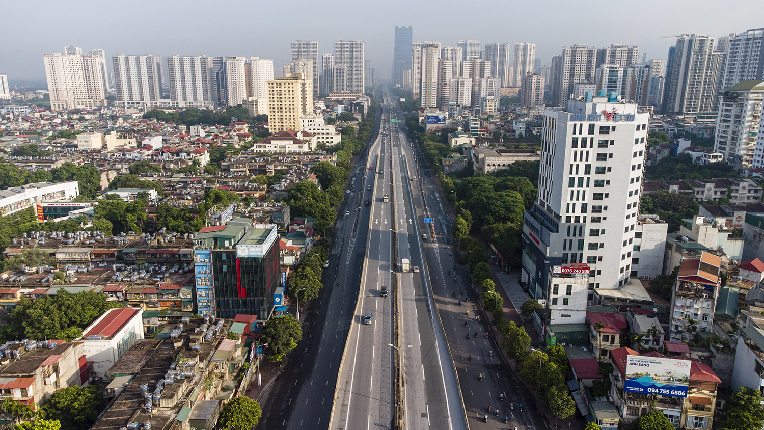 Đường vành đai 3 trên cao trong những ngày này cũng khá thông thoáng, không hề xảy ra tình trạng ùn tắc cục bộ như trước.