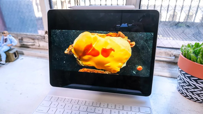 iPad Pro 12,9 inch M1 có màn hình Mini LED.