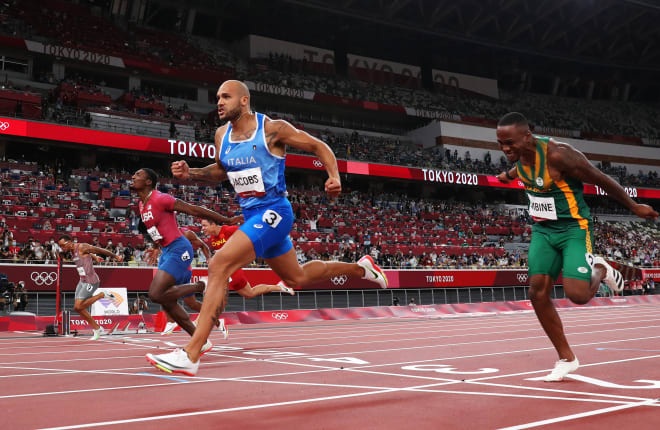 Lamont Marcell Jacobs giành HCV 100m nhưng chưa thể phá kỷ lục Olympi của Usain Bolt