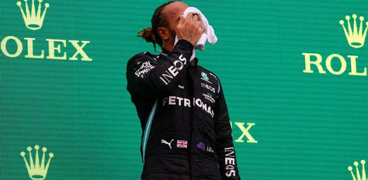 Lewis Hamilton chóng mặt khi đứng trên bục nhận giải ở Hungarian GP cuối tuần qua