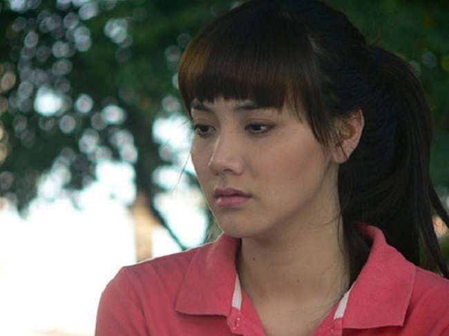 Trong "Kính thưa Ôsin", Trang Nhung thủ vai Mây - cô gái làm ôsin cho gia đình ông Trịnh Kỳ (Hoài Linh), một con người cổ quái và đầy nguyên tắc nhưng rất quý những người ham học hỏi, có ý chí vươn lên.
