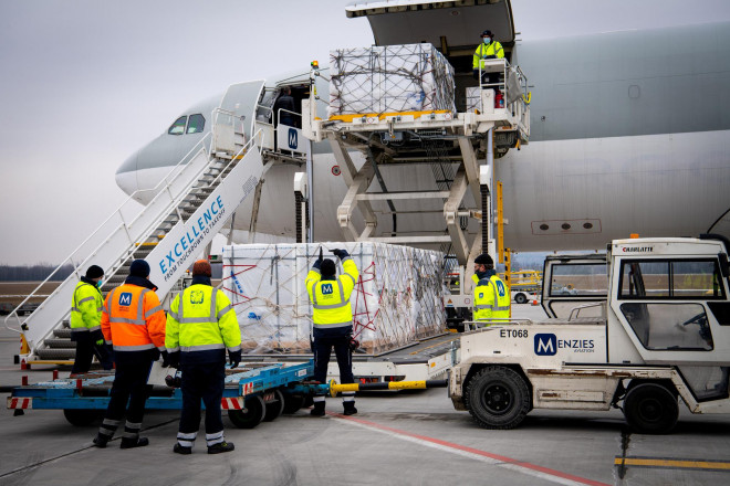 Hungary là quốc gia đầu tiên trong EU sử dụng vắc-xin Sinopharm của Trung Quốc. Ảnh: Reuters