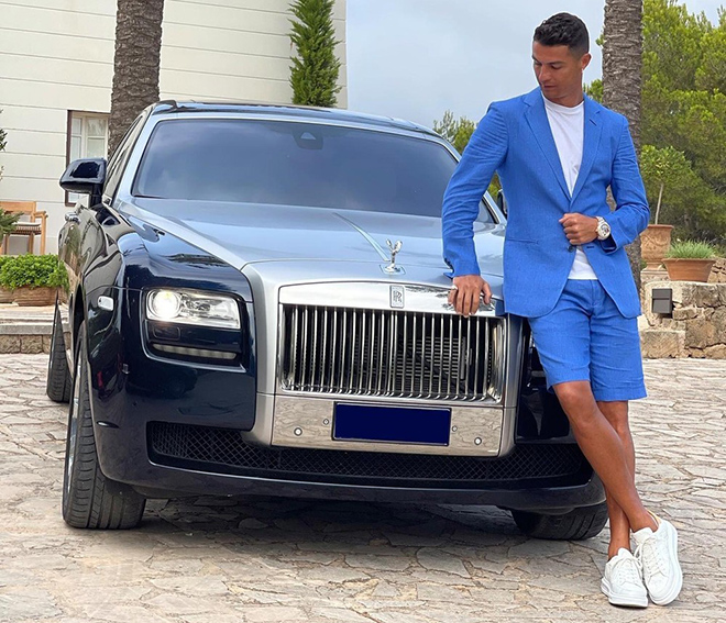 Cristiano Ronaldo &#34;thả dáng&#34; bên Mercedes-AMG G63 bản độ Brabus G V12 900 - 11