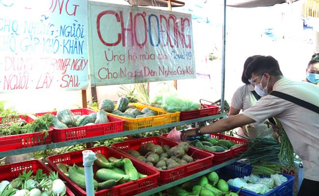 Ý tưởng “chợ 0 đồng” này là của bà Dương Thanh Hà (Cái Răng, TP. Cần Thơ) - người có khoảng 30 năm tham gia các nhóm thiện nguyện giúp đỡ những mảnh đời khó khăn khắp miền Tây.&nbsp;
