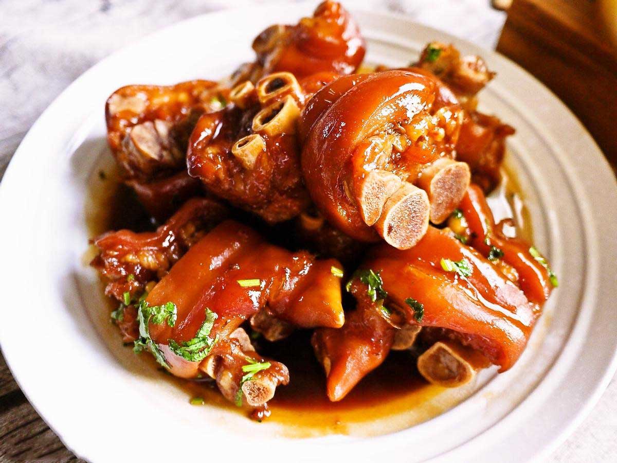 Móng giò là phần rất rẻ của con lợn nhưng biết cách làm thì cực ngon lại bổ dưỡng - 1