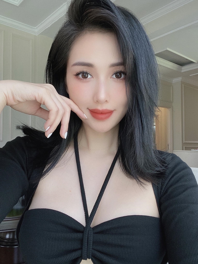 Từng tham gia đóng phim, ca hát nhưng sự nghiệp của hot girl Hà thành không mấy nổi bật. Hiện tại, Tâm Tít đã rời showbiz để chuyên tâm cho công việc kinh doanh và chăm sóc gia đình. Hiếm hoi lắm, người hâm mộ mới thấy cô xuất hiện tại một vài sự kiện.&nbsp;
