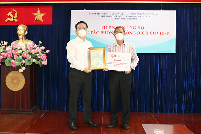 VUS tài trợ 8 máy thở, 5.000 bộ bảo hộ phục vụ công tác chống dịch - 1