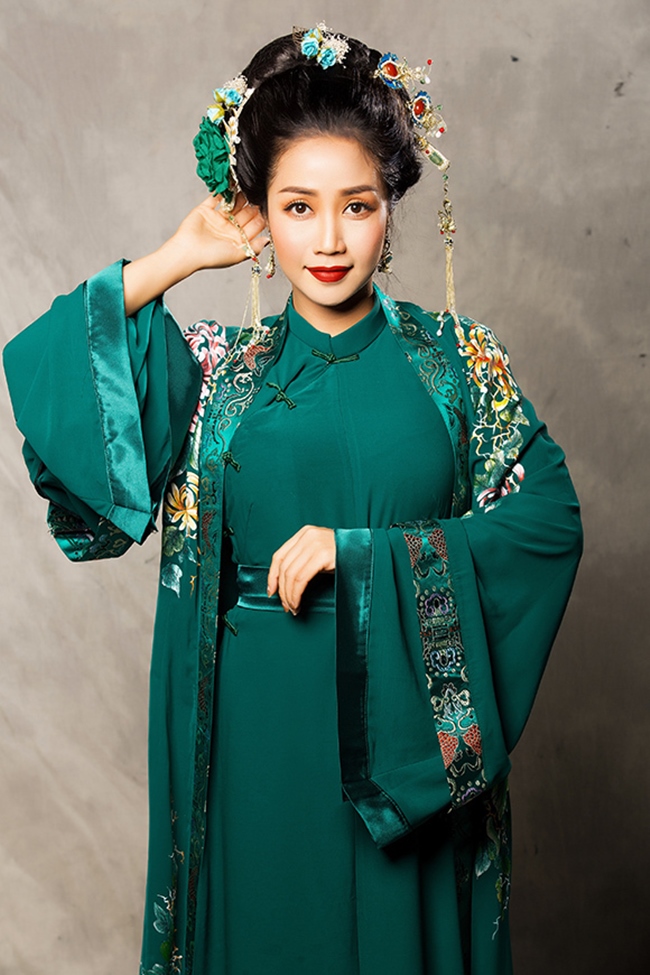 Năm 2019, Ốc Thanh Vân gây chú ý với tạo hình vai Tú Bà trong vở kịch Ngẫm Kiều công diễn tại sân khấu kịch Hồng Vân. 
