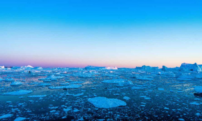 Các tảng băng ở Greenland đang tan nhanh. Ảnh: REX
