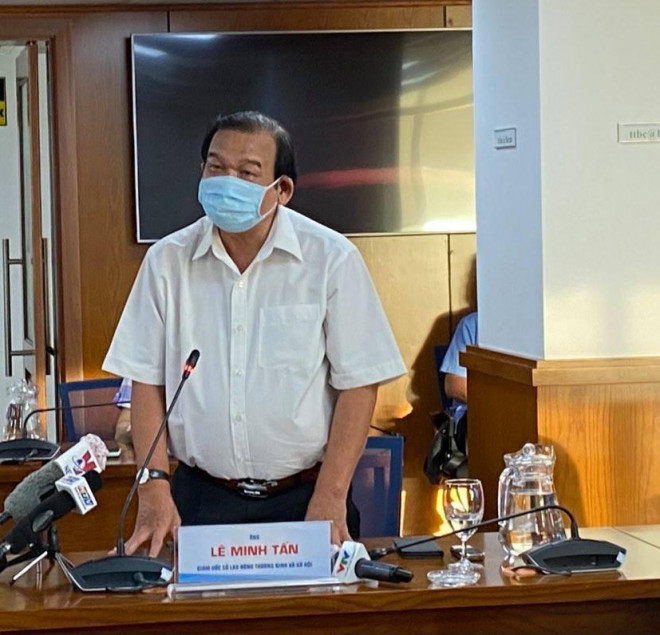 Giám đốc Sở LĐ-TB-XH TP HCM Lê Minh Tấn tại một cuộc họp báo mới đây. Ảnh: Bảo Ngọc