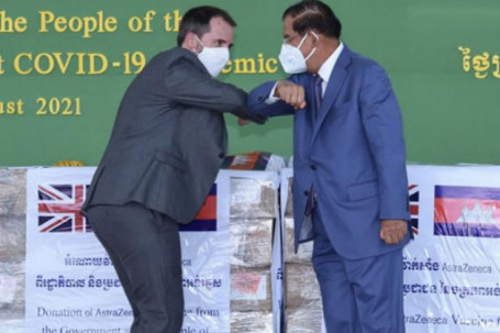 Campuchia dùng vaccine AstraZeneca Anh tặng để tiêm liều thứ ba