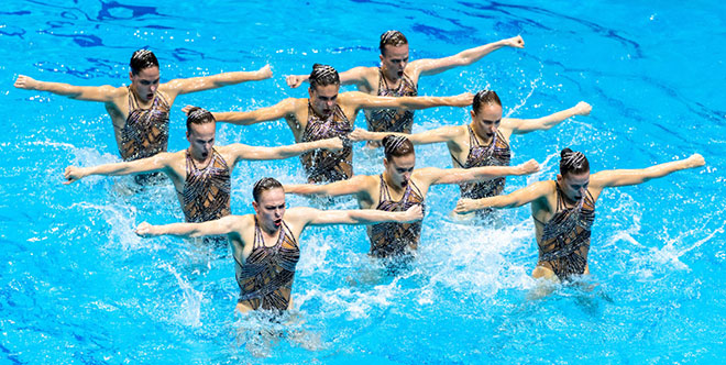 Các nữ thần bikini Olympic khoe tài: Hút mắt với vũ điệu dưới nước - 4