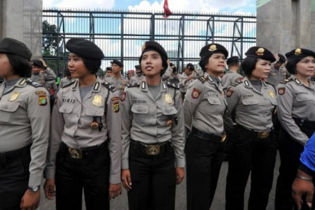 Tin mới về chuyện kiểm tra trinh tiết nữ tân binh ở Indonesia
