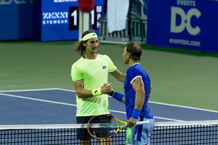 Lloyd Harris thắng sốc hạt giống số 1 Rafael Nadal ở vòng 3 Citi Open