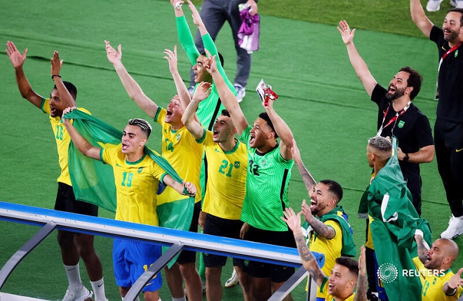 Và&nbsp;hướng lên khán đài để ăn mừng cùng các thành viên còn lại&nbsp;của Ủy ban Olympic Brazil