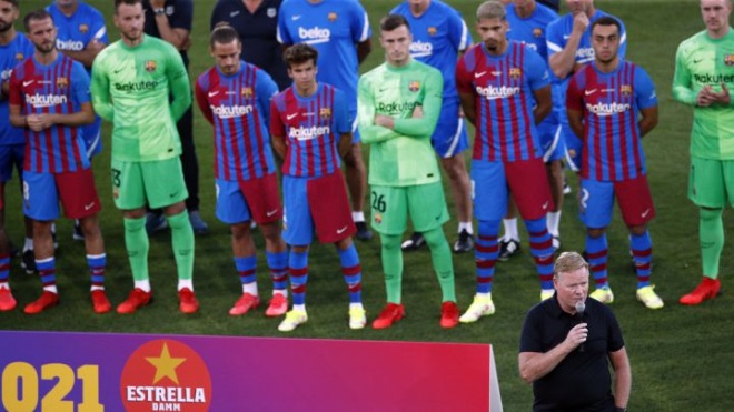 Fan Barca hô vang tên Messi khi HLV Koeman phát biểu trước trận đấu với Juventus&nbsp;