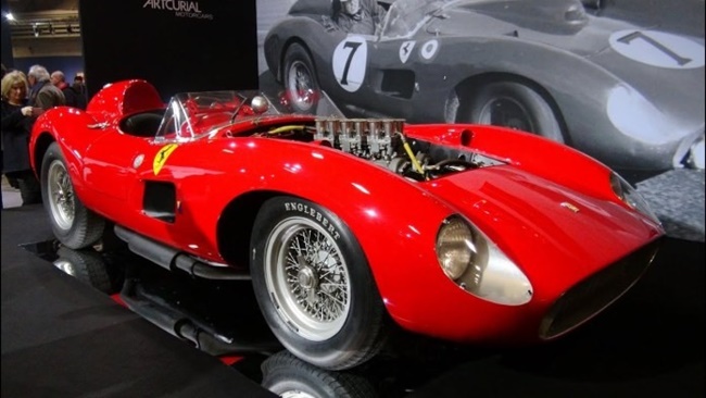 Anh cũng sở hữu bộ sưu tập xe hơi đắt tiền, đắt nhất là&nbsp;Ferrari 335 S Spider Scaglietti 35 triệu USD.
