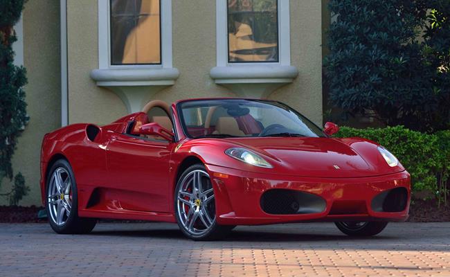 Đứng thứ 3 trong dàn siêu xe của Messi là chiếc Ferrari F430 Spider 2009. Danh thủ đã phải bỏ ra khoảng 380.000 USD (8,7 tỷ đồng) để có được mẫu xe này.
