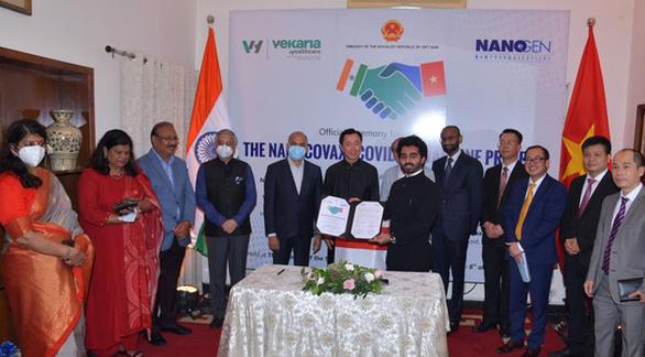 Lễ ký kết Bản thỏa thuận bảo mật thông tin (Non-Disclosure Agreement, NDA) diễn ra tại ĐSQ Việt Nam tại Ấn Độ. Ảnh: ĐSQ Việt Nam tại Ấn Độ