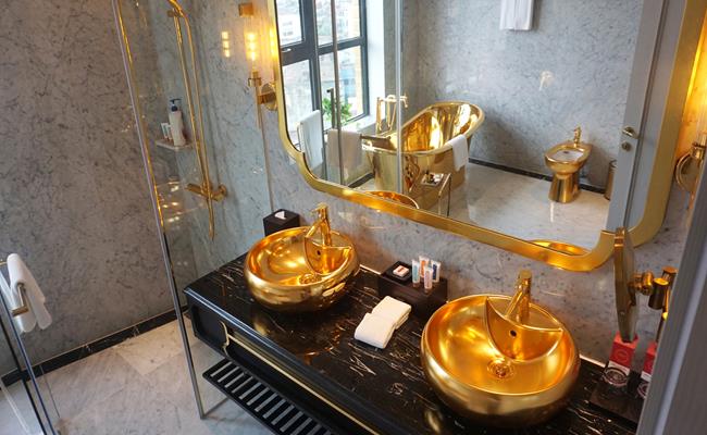 Đặc biệt, vật liệu xây dựng của Dolce by Wyndham Hanoi Golden Lake có độ bền cao hơn vật liệu tạo nên các đấu trường La Mã Colosseum và tháp nghiêng Pisa.
