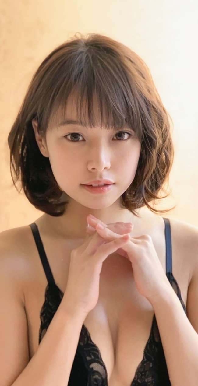 Nana Yagi có khá nhiều cảnh quay trong The Naked Director. Người đẹp sinh năm 2000 xuất hiện trong nhiều phân cảnh rải rác từ tập 3 đến tập 6.
