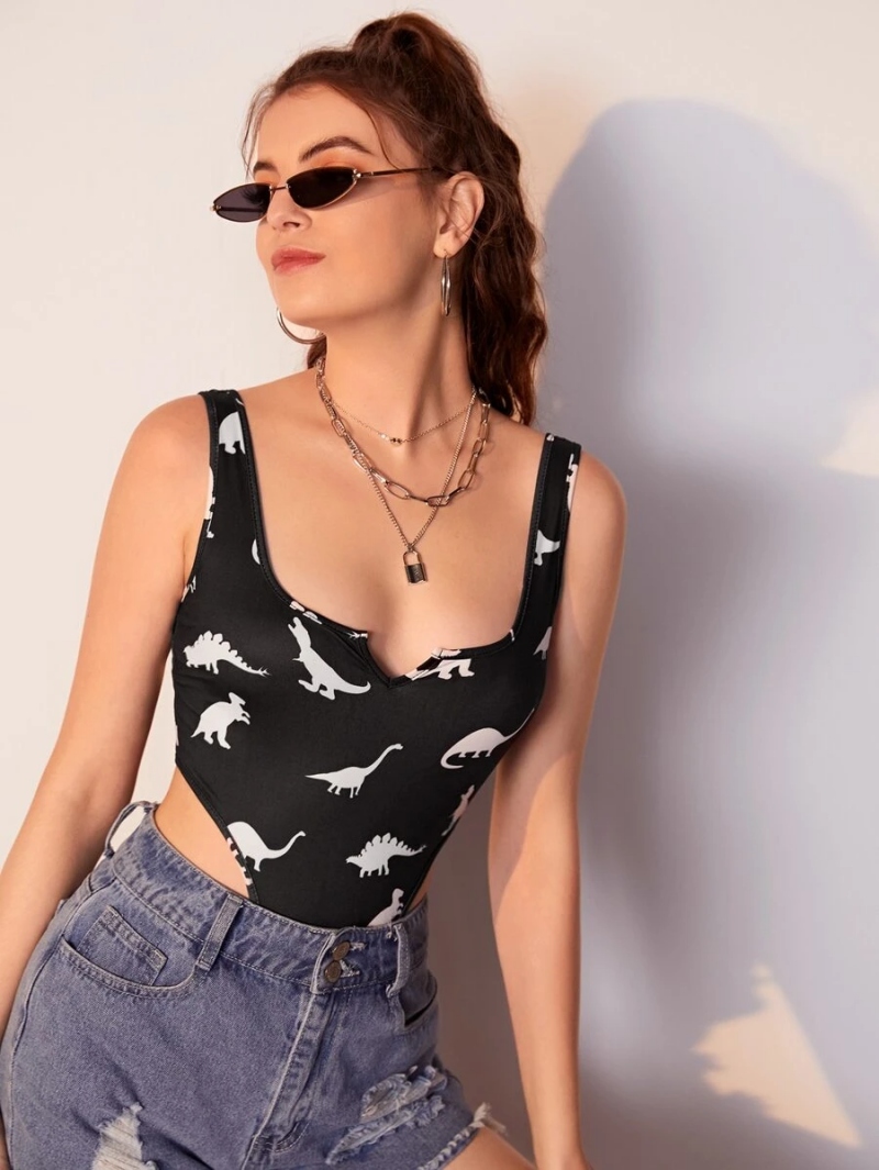 Mặc dù bộ bodysuit này được gợi ý mặc cùng với quần short.