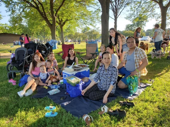 Một gia đình nhiều thế hệ đi cắm trại trong mùa hè này sau tiêm chủng ở Minnesota