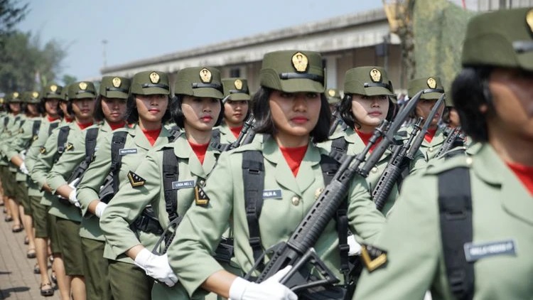 Nữ binh sĩ quân đội Indonesia. Ảnh: ABC News