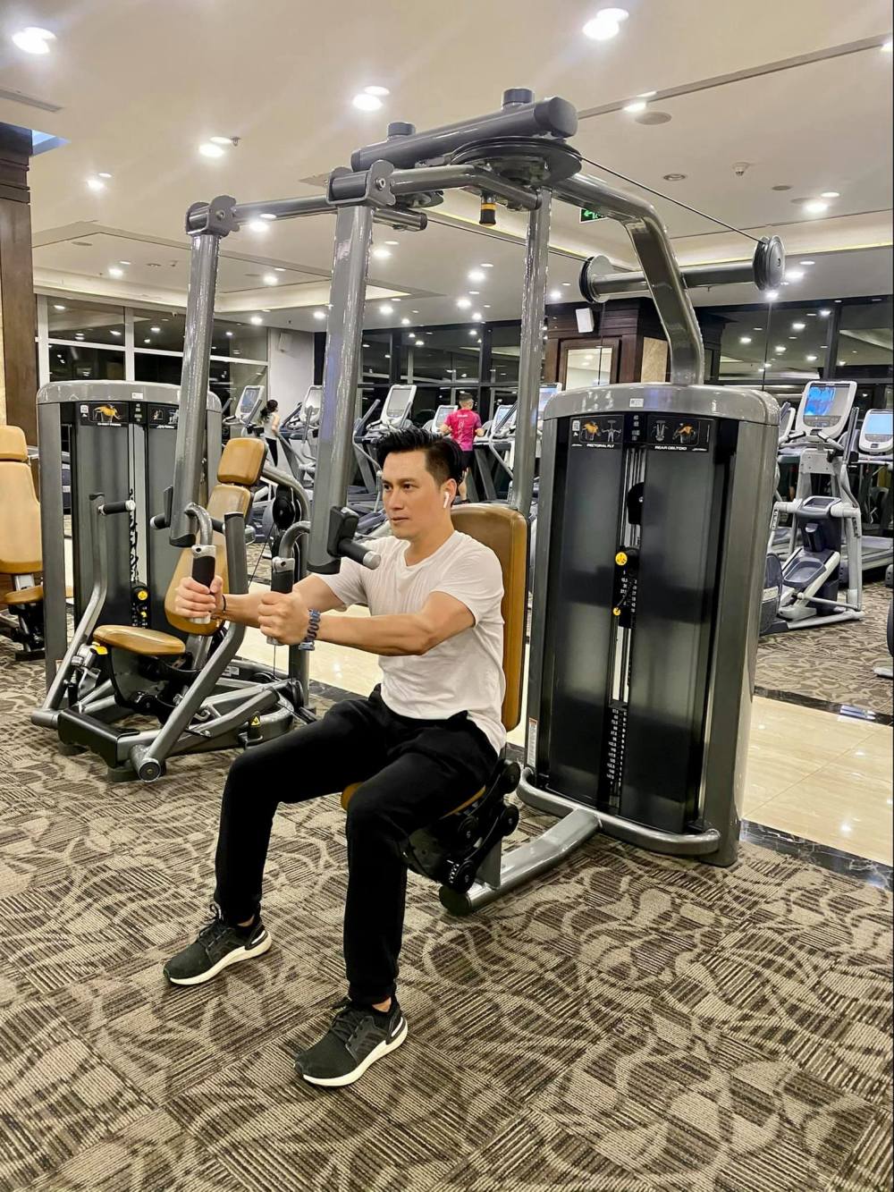 Người tập gym thường tập toàn bộ sau đó tập riêng cho các nhóm cơ.