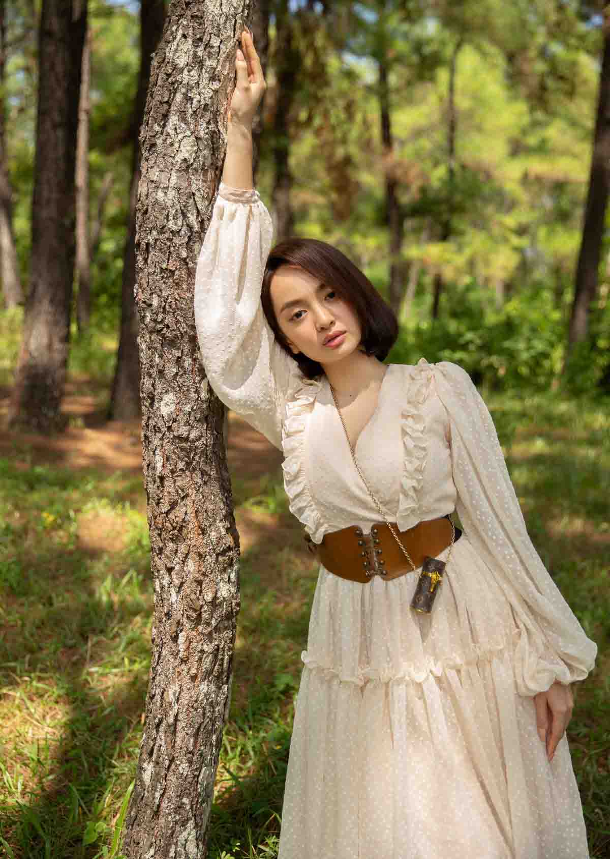 Nhan sắc nổi bật ở tuổi 22 của Kaity Nguyễn nhờ giảm cân thành công.