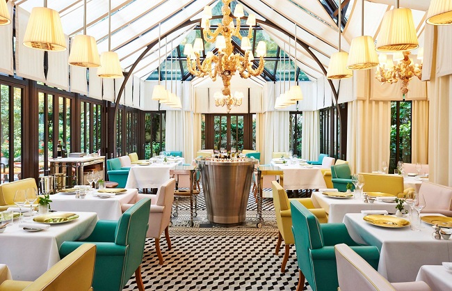 Le Royal Monceau – Raffles Paris mang đến hệ thống nhà hàng – quầy bar với những món ăn đắt đỏ nhất hành tinh. Đối với nhà hàng La Cuisine, du khách có thể tìm được các món ăn chay, rau củ...tự chọn cho bữa sáng lành mạnh, tốt cho sức khỏe. (Ảnh: Le Royal Monceau – Raffles Paris)
