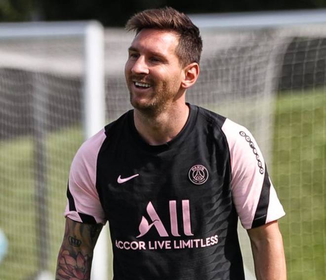 Theo RMC, Messi đã bày tỏ mong muốn&nbsp;thi đấu ngay cuối tuần này, khi PSG tiếp đón Strasbourg trong khuôn khổ vòng 2 Ligue I