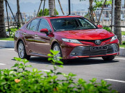 Tin tức ô tô - Giá xe Toyota Camry lăn bánh tháng 8/2021