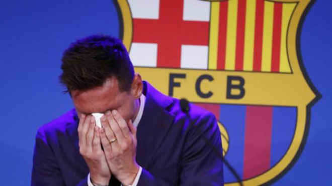 Messi rơi nước mắt trong buổi họp báo chia tay Barca