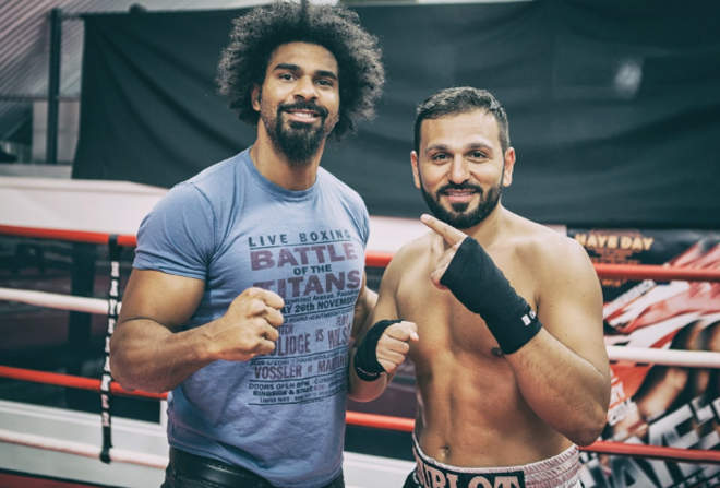 David Haye (trái) tái xuất đấu "Ông trùm hộp đêm" Anh Fournier (phải)