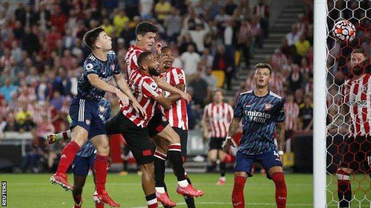 Arsenal thua bẽ bàng Brentford 0-2 trong trận ra quân ở giải Ngoại hạng Anh năm nay