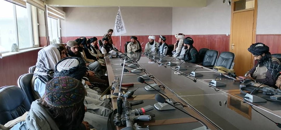 Taliban chiếm các tòa nhà chính phủ ở thủ đô Kabul.