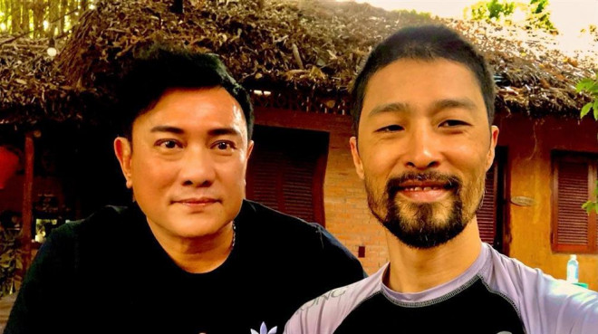 Ở tuổi 54, diễn viên Hoàng Phúc còn phong độ hơn Johnny Trí Nguyễn ở tuổi 47