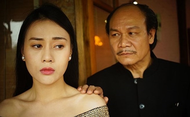 Là gương mặt thân thuộc trên màn ảnh phim truyền hình Việt, Phương Oanh từng đường cùng phải làm gái bán dâm trong 'Quỳnh búp bê'.
