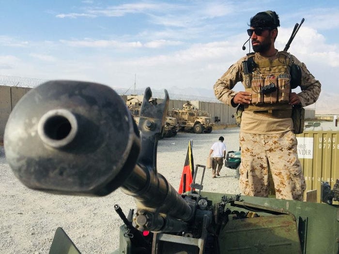 Binh sĩ Afghanistan được trang bị vũ khí hiện đại. Ảnh: Getty