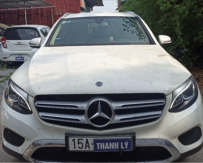 Chiếc Mercedes- Benz GLC200-2019 được VIB rao bán với giá 1,334 tỷ đồng