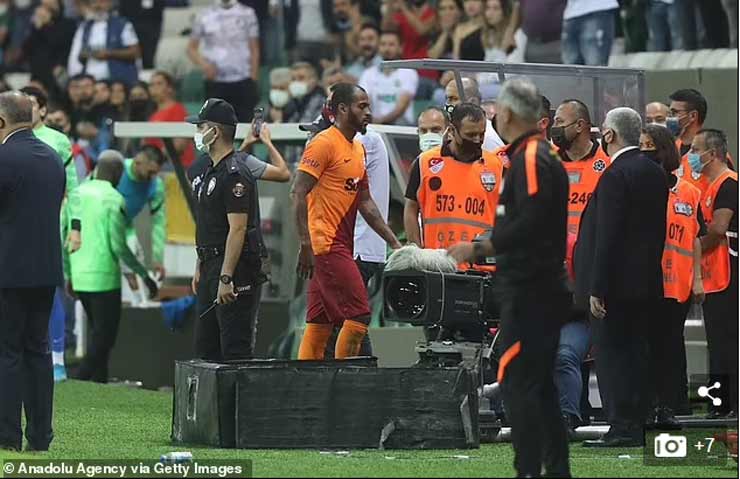 Án phạt cực nặng từ LĐBĐ Thổ Nhĩ Kỳ và CLB Galatasaray đang chờ đợi trung vệ ngôi sao người Brazil