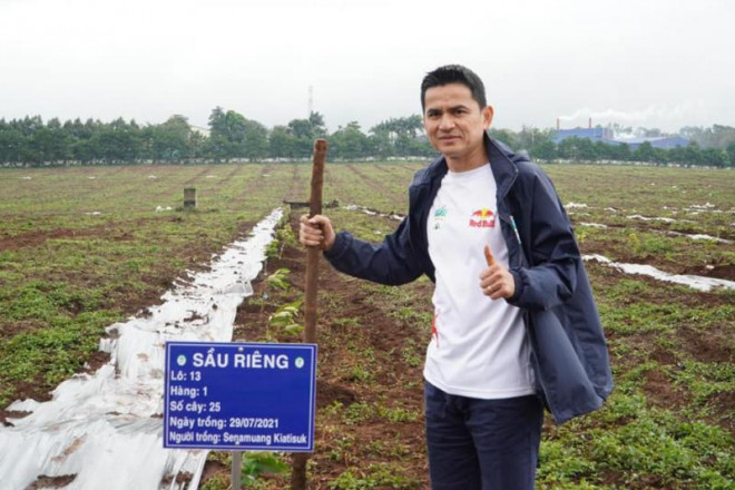 Hình ảnh "rất Việt Nam" của Kiatisuk dù ông không thực sự rành tiếng Việt.&nbsp;