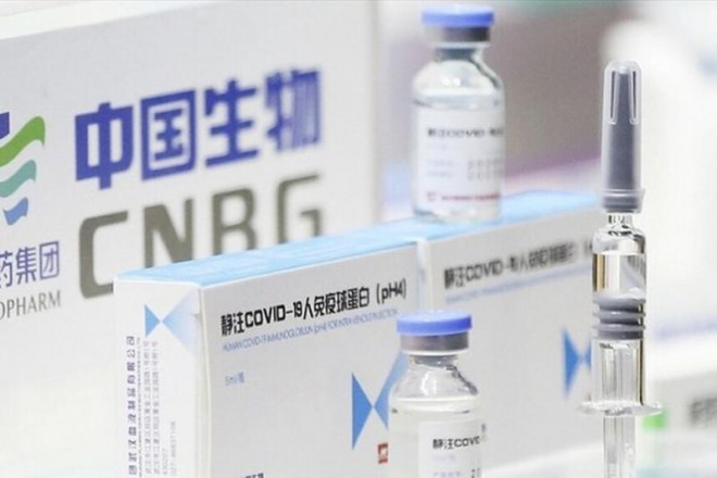 Vaccine ngừa COVID-19 của hãng dược Sinipharm (Trung Quốc) - một trong số những vaccine được WHO cấp phép sử dụng khẩn cấp. Ảnh: YICAI GLOBAL
