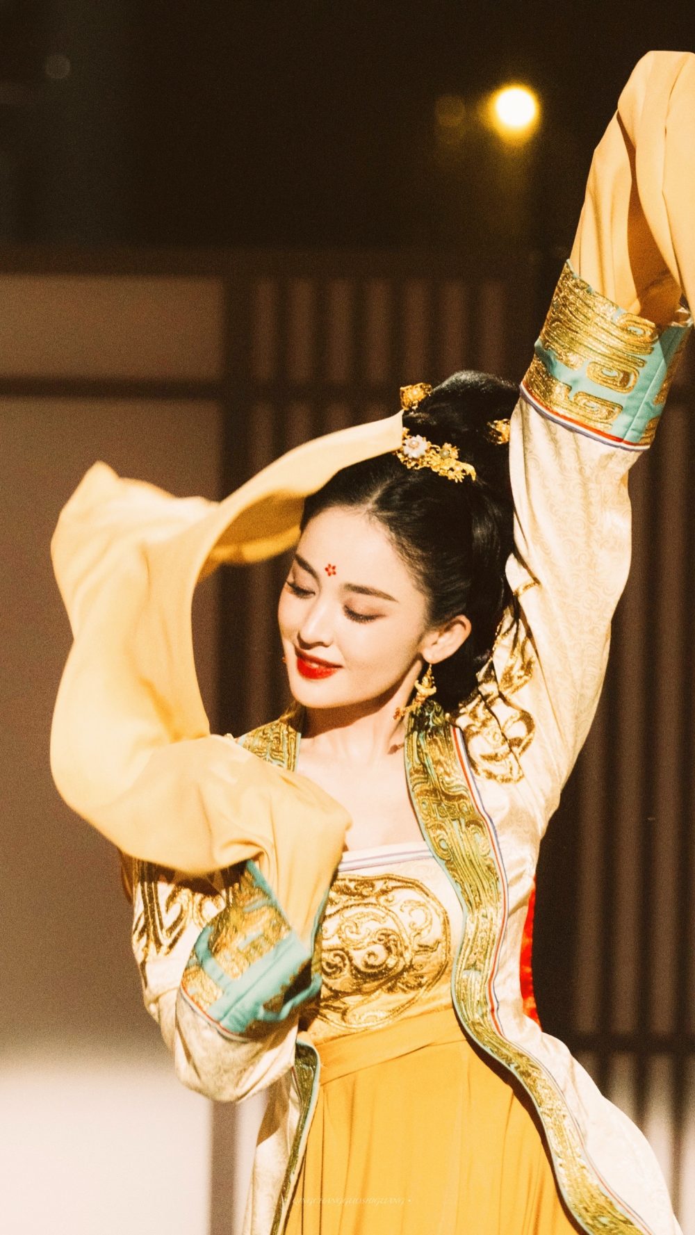 Cổ Lực Na Trát có phần biểu diễn tại chương trình Đêm hội Douyin của đài Hồ Nam.