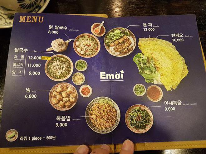 Ở một nhà hàng phở tại Seoul (Hàn Quốc), một đĩa rau muống xào cũng có giá tới 9.000 won - tương đương khoảng 180.000 đồng tiền Việt.