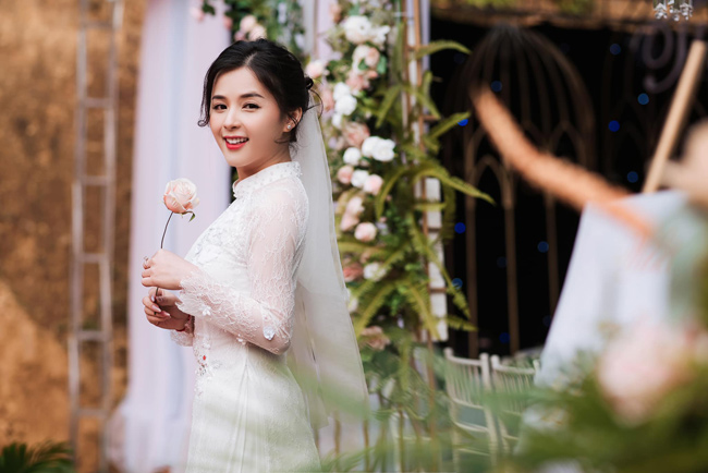 Ma Hương Thảo (biệt danh Thảo Nari, sinh năm 1994) là cái tên nổi bật trong làng hot girl Việt. Cô nàng lên xe hoa về nhà chồng vào cuối năm 2020. 
