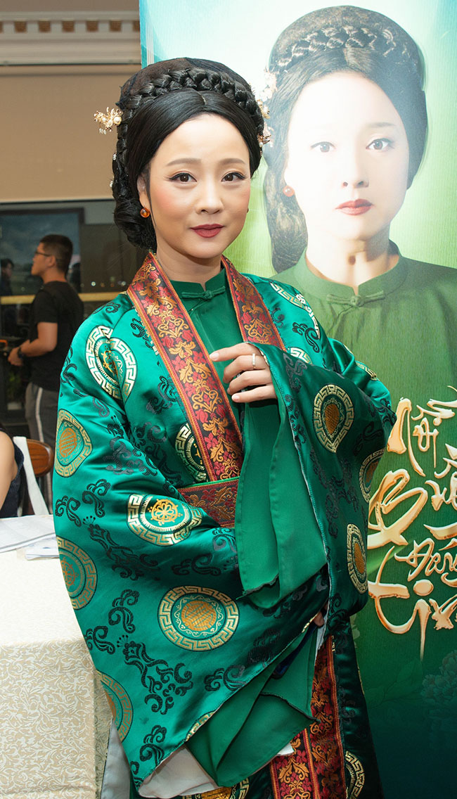 Với những đóng góp cho nghệ thuật nước nhà, Mỹ Duyên được phong tặng danh hiệu Nghệ sĩ Ưu Tú. Hiện thỉnh thoảng cô tham gia vài dự án của các nghệ sĩ trẻ để hỗ trợ các thế hệ sau. 
