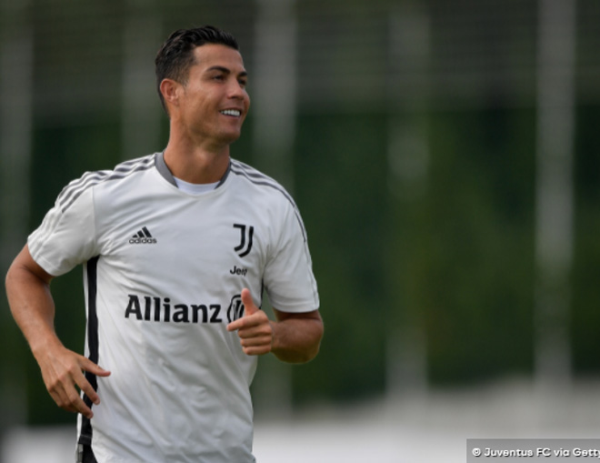 Ronaldo khoe cơ bắp khủng chờ mở hội Serie A, bạn gái CR7 đăng “ảnh nóng” hút fan - 3